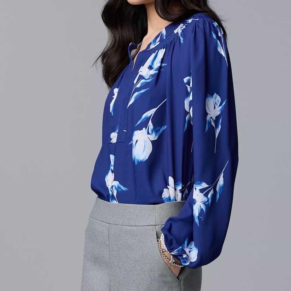 Simply Vera Vera Wang Blue Floral Split Neck Blouse Top WV5HW115RP Medium NEW